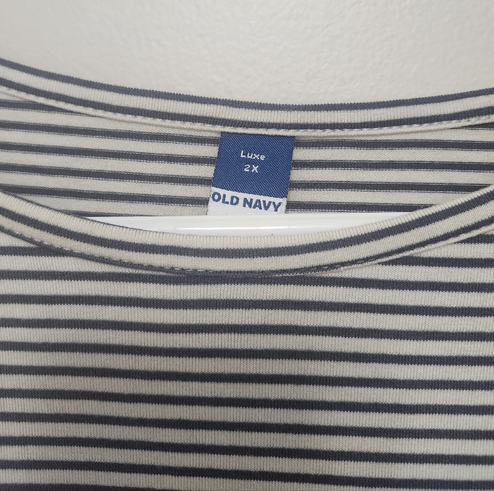 Old Navy Luxe Short Sleeve T-Shirt Bundle Navy Floral Navy Stripes Womens 2x - Picture 6 of 8